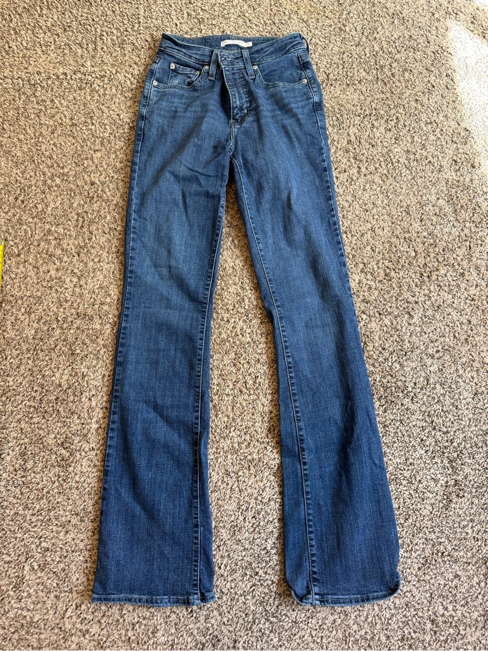 Levi’s 725 High Rise Bootcut Jeans